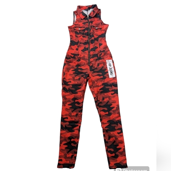Woman’s Slim Fit camouflage sleeveless Jumpsuit - Picture 1 of 6